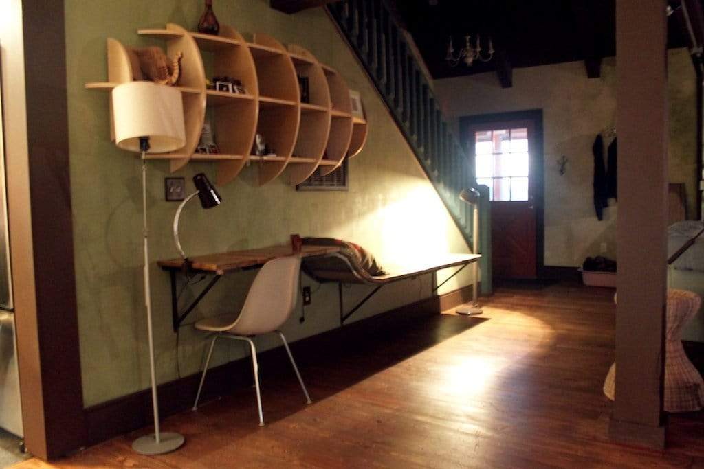 Wall mounted desk/bench