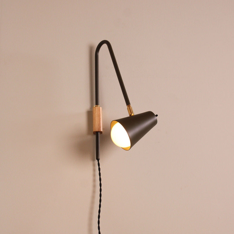 Wallace lamp Brass lamp and shade / Brass hardware / Metal (same as lamp) onefortythree