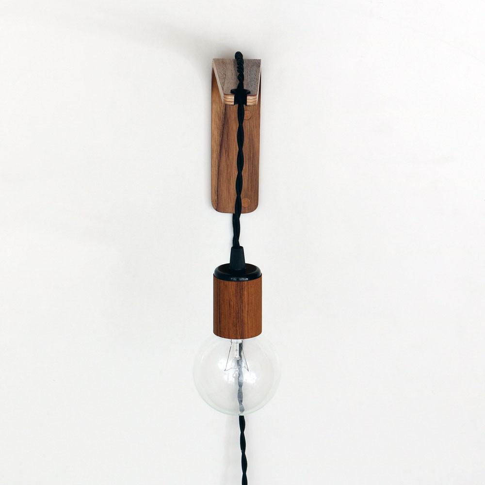Pendant wall bracket Walnut / Saddle leather onefortythree