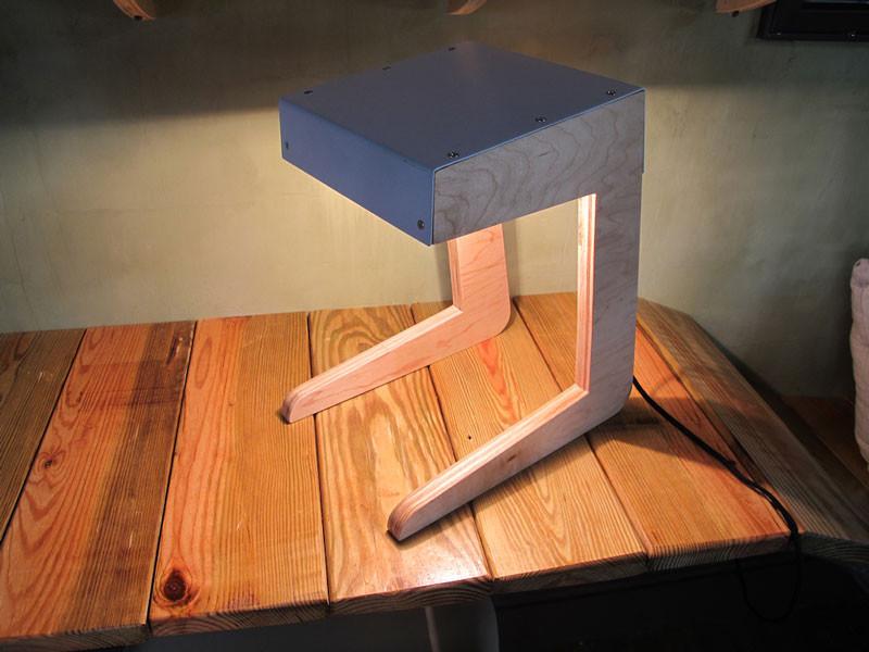 Simple desk lamp