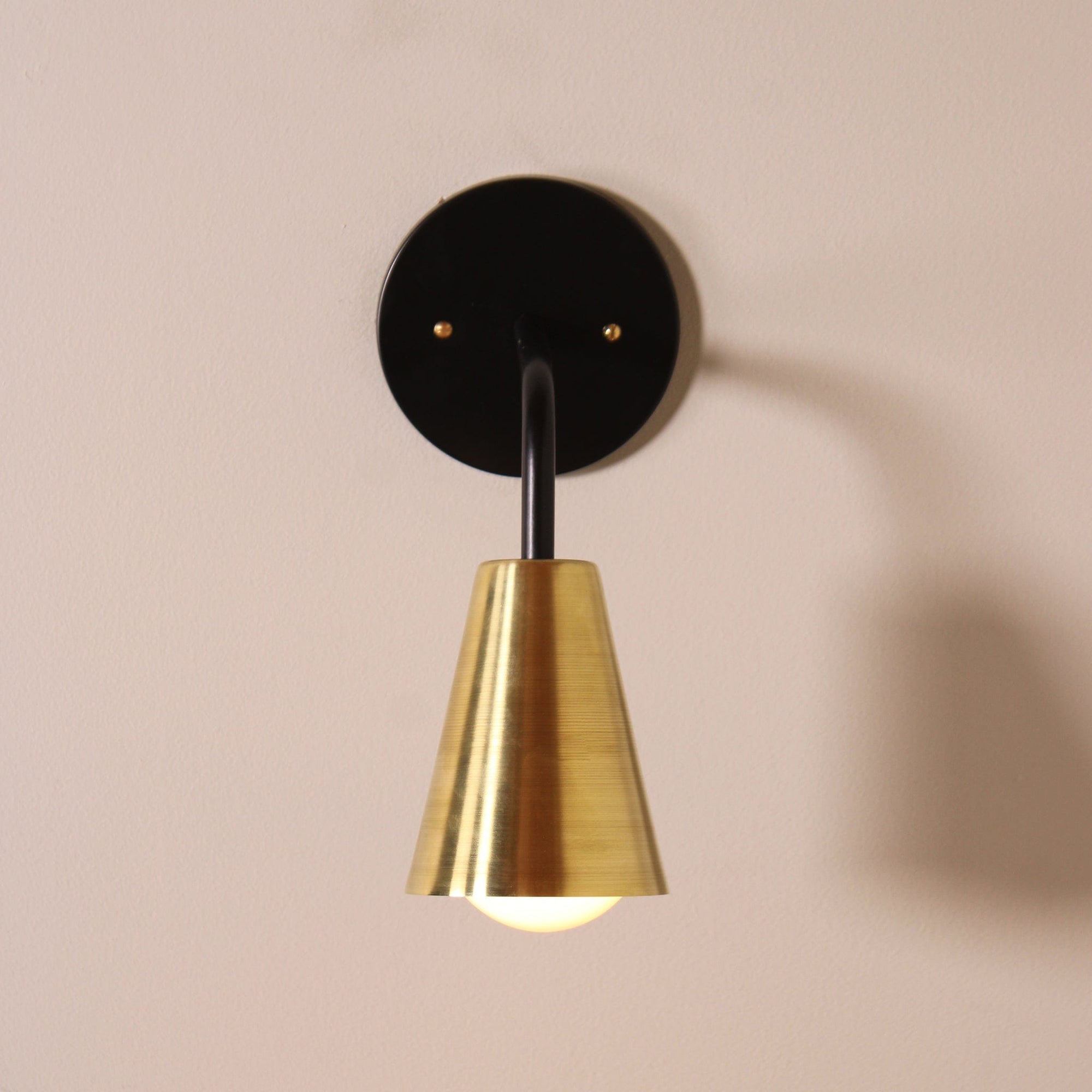 Monte Carlo wall sconce Black / Brass shade onefortythree
