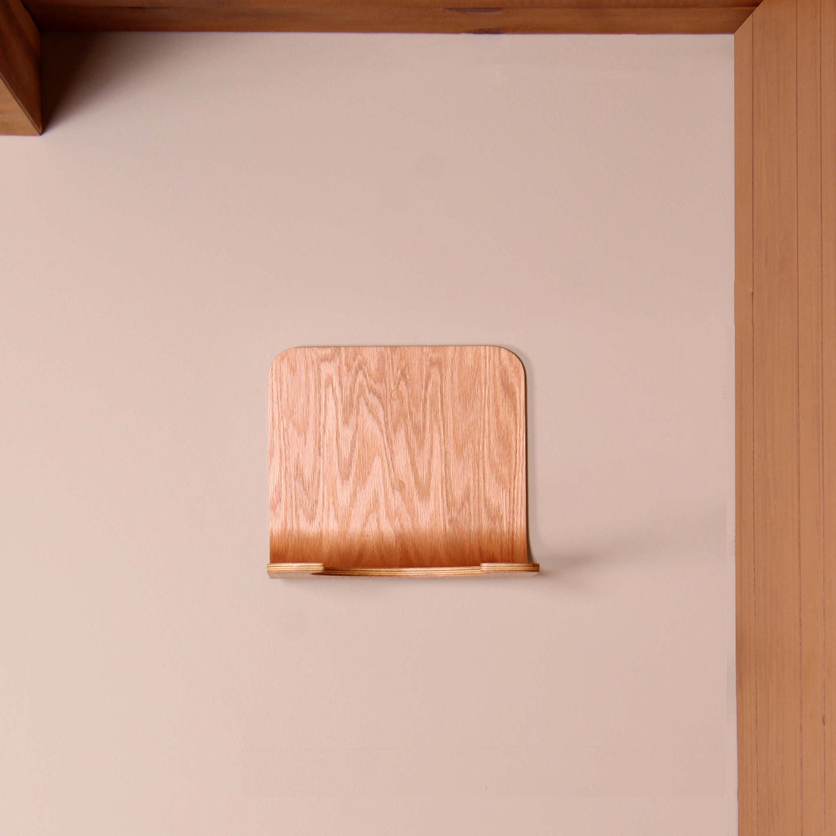 Planter Shelf Oak onefortythree