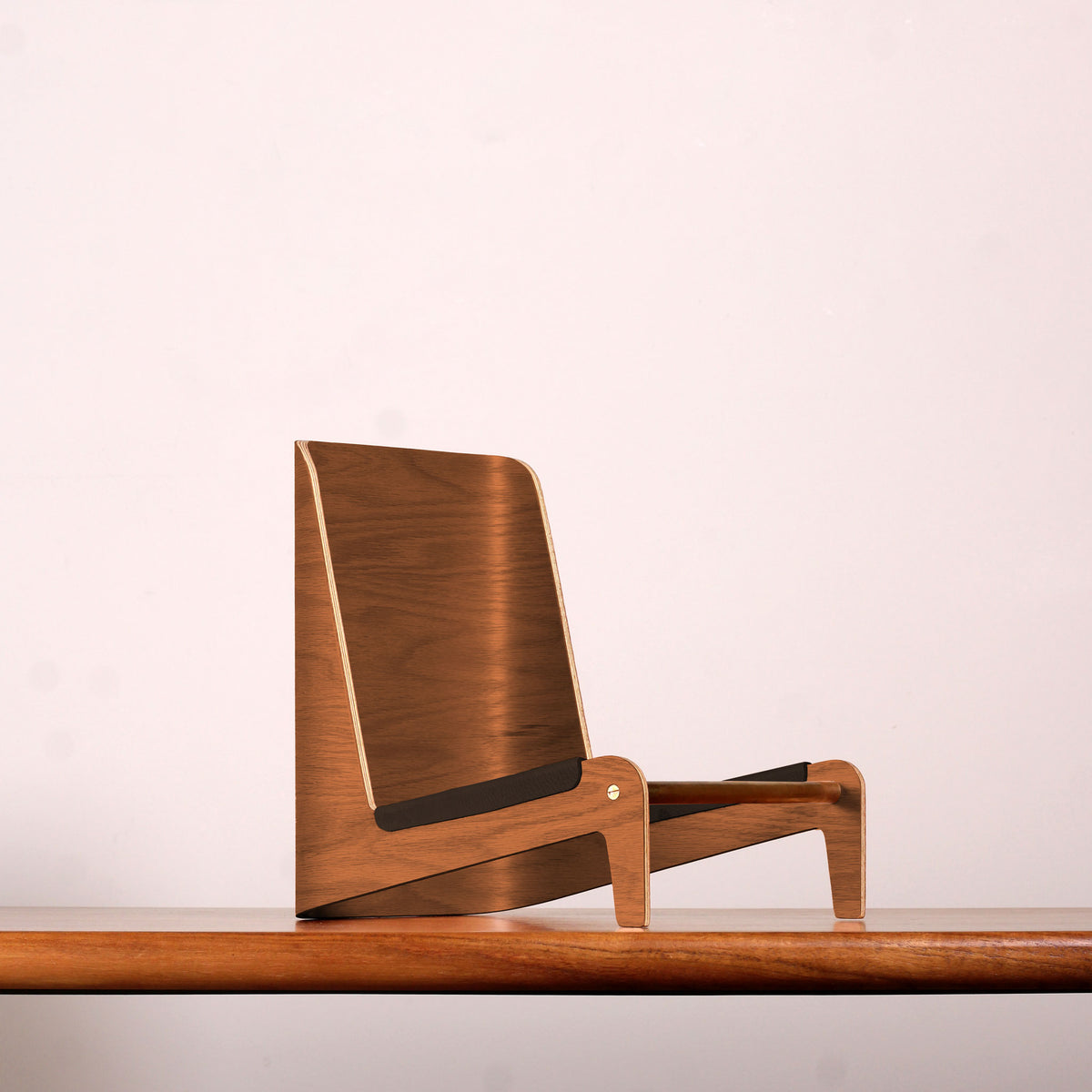 Vinyl Stand Walnut w/ saddle leather