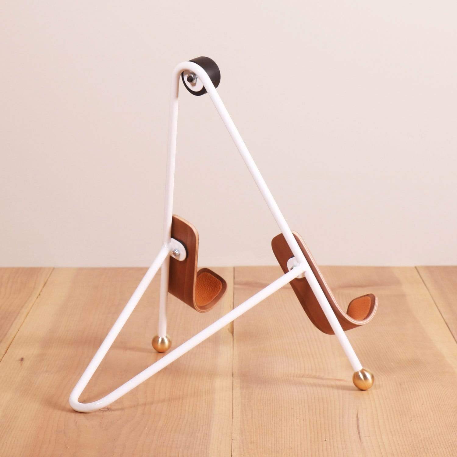 Electric guitar stand onefortythree