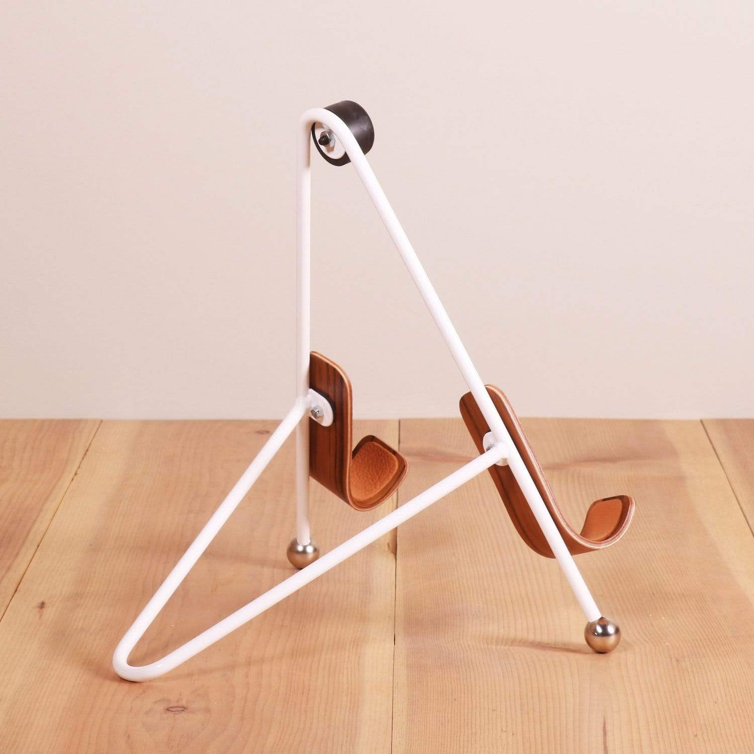 Electric guitar stand onefortythree