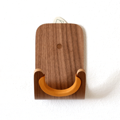 Guitar hook Walnut / Standard guitar / Black leather onefortythree