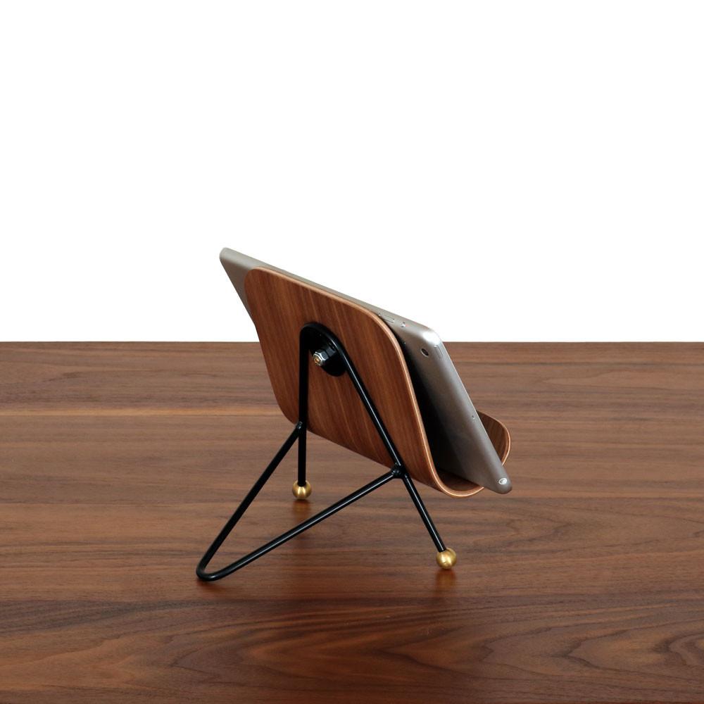 Tablet stand onefortythree